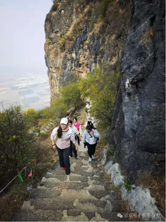 保山长生肾脏病医院：庆祝“三八”国际妇女节登山活动圆满落幕 ...